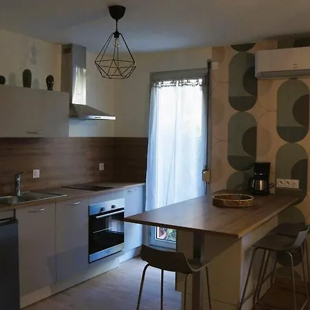 شقة Climatise Et Spacieux Situe Pres Des Parcs فيشي