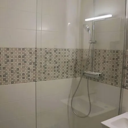 Apartment Climatise Et Spacieux Situe Pres Des Parcs *