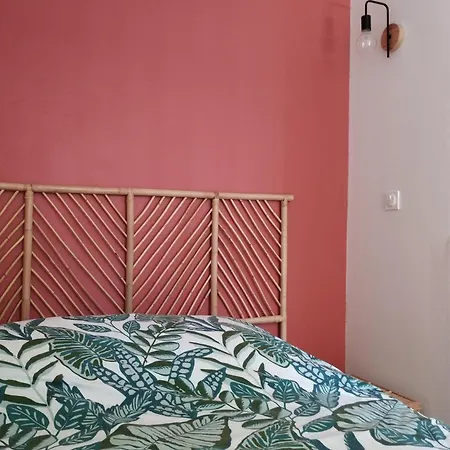 Apartment Climatise Et Spacieux Situe Pres Des Parcs