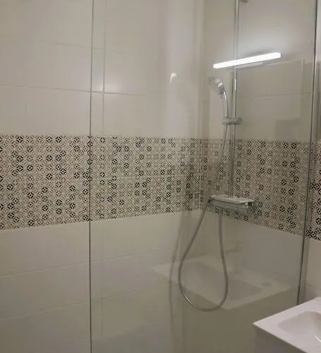 شقة Climatise Et Spacieux Situe Pres Des Parcs *