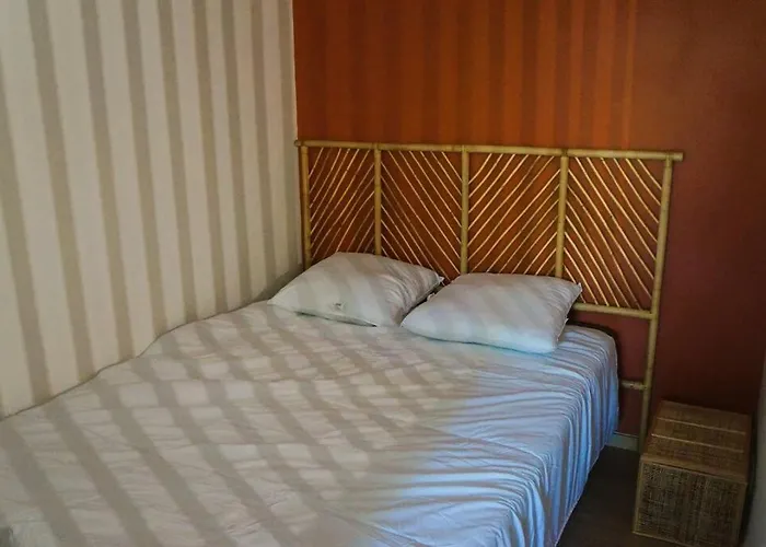 Climatise Et Spacieux Situe Pres Des Parcs شقة