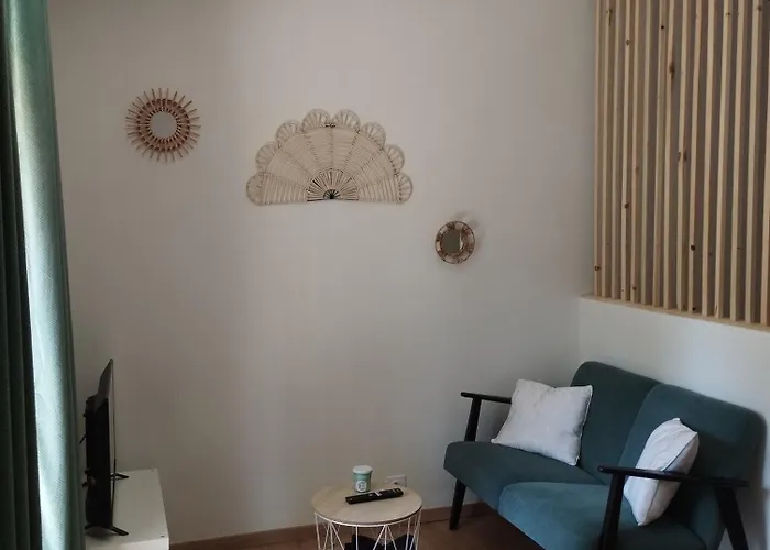 Climatise Et Spacieux Situe Pres Des Parcs *